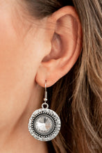 Load image into Gallery viewer, š§”Paparazziš§”Global Glamourš§”Whiteš§”