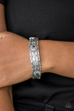 Load image into Gallery viewer, Paparazzi Southern Borders - Black

