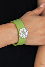 Load image into Gallery viewer, Paparazzi Show-Stopper - Green
