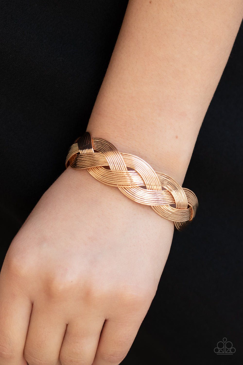 Paparazzi Woven Wonder - Gold