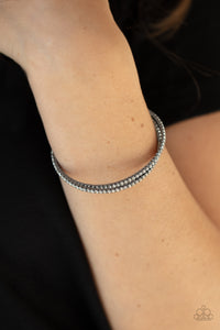 Paparazzi Iridescently Intertwined - Black