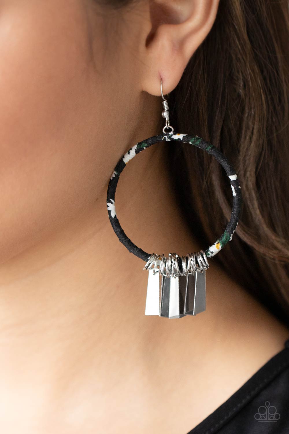 Paparazzi Garden Chimes - Black