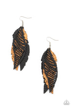 Load image into Gallery viewer, 🧡Paparazzi🧡WINGING Off The Hook 🧡Black🧡
