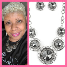 Load image into Gallery viewer, Paparazzi Global Glamour-Silver
